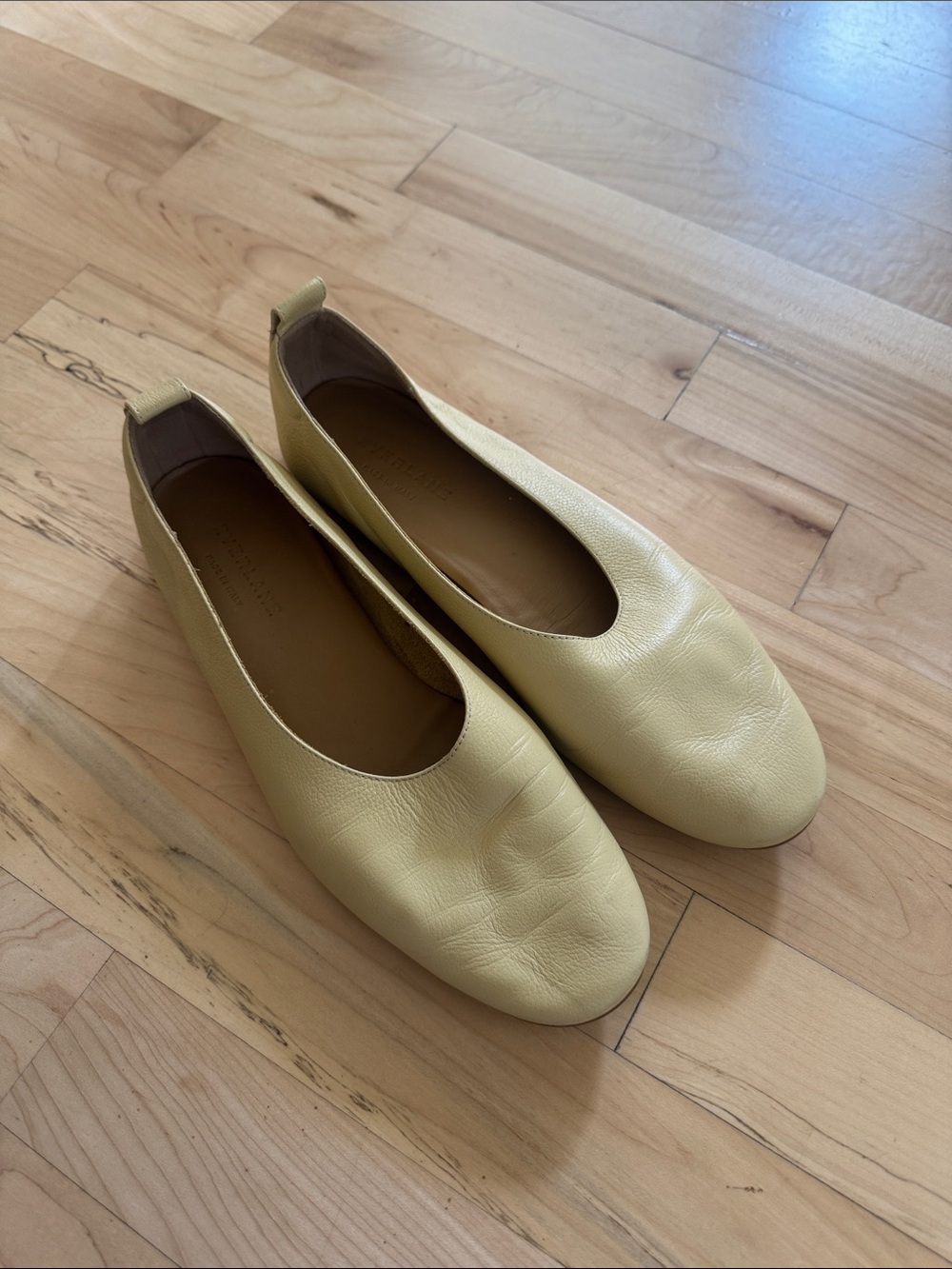 Everlane Day Glove Flat in Lemon Yellow 7 - Picture 2 of 5